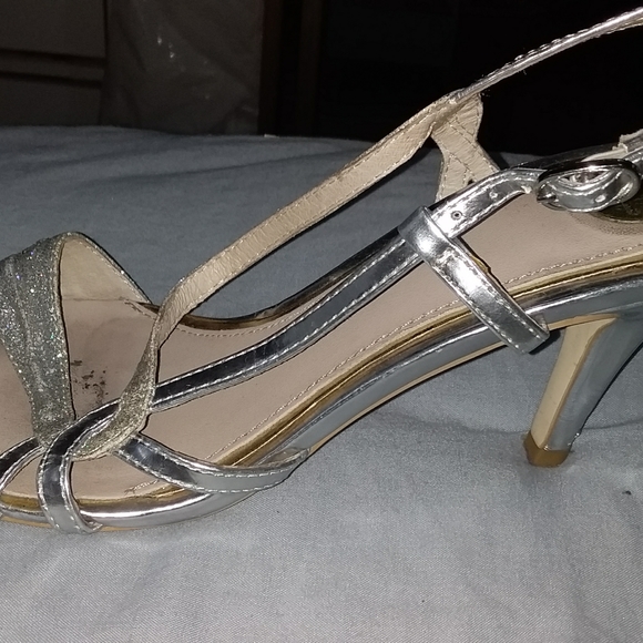 Size 6 Silver Bedazzle High Heel Shoes - Picture 7 of 7